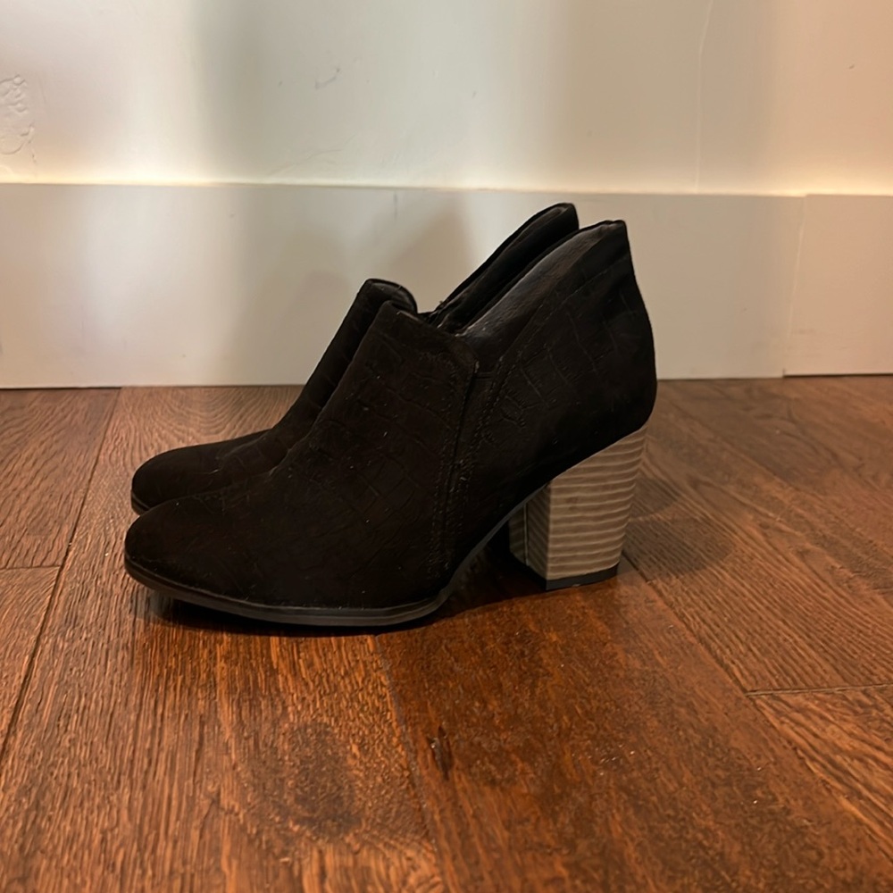 Dr Schools size 7 Black suede